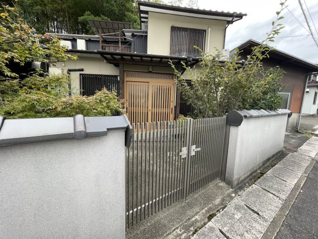 津山市林田　貸店舗の庭