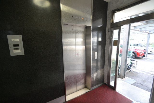 【エントランス】 | 空港通りビル