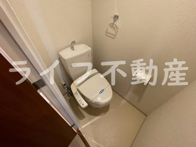 CASSIA高井田North Courtのトイレ|落ち着いた色調のトイレです