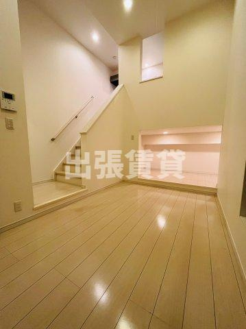 仲介手数料0円Tross港栄の居間・リビング