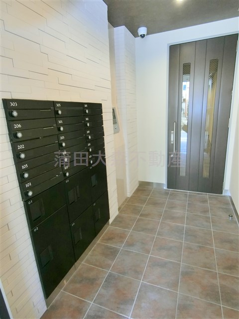 Persimmon(パーシモン)のエントランス|エントランス　防犯カメラTVモニター付オートロック宅配BOXメールBOX