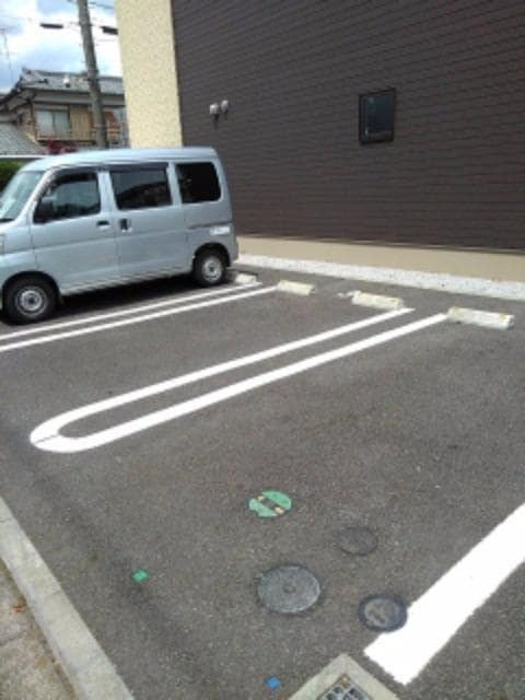 フォンターナ・ルーチェの駐車場