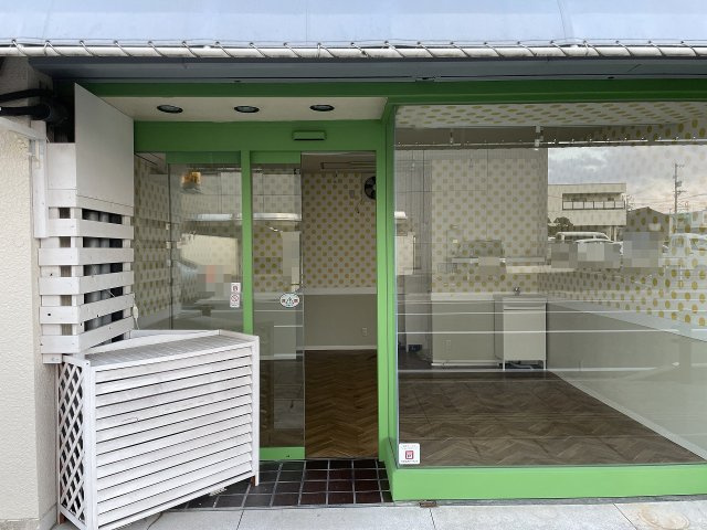 【外観】 | 岐阜市司町1階東貸店舗 | 【1階】ガラス張りでディスプレイをアピールすることができます！
