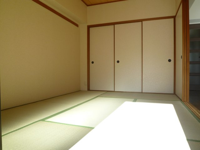 グローバル難波の和室