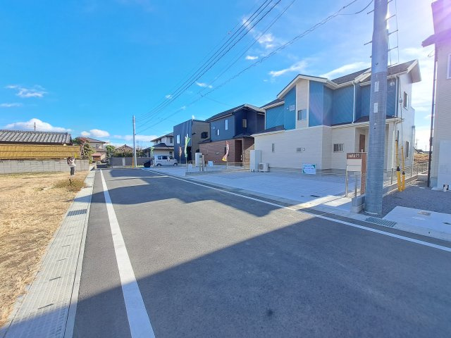 新築　前橋市下細井町全2棟　Blooming　Garden　1号棟の前面道路含む現地写真|現地写真　北側接道幅員約6ｍ