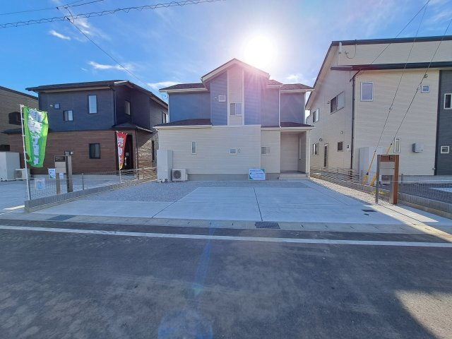 新築　前橋市下細井町全2棟　Blooming　Garden　1号棟の駐車場|現地写真　駐車スペースは建物北側に並列3台分可能です！
