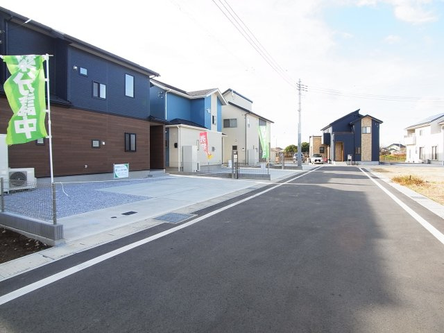 新築　前橋市下細井町全2棟　Blooming　Garden　2号棟の前面道路含む現地写真|現地写真　北側接道幅員約6ｍ