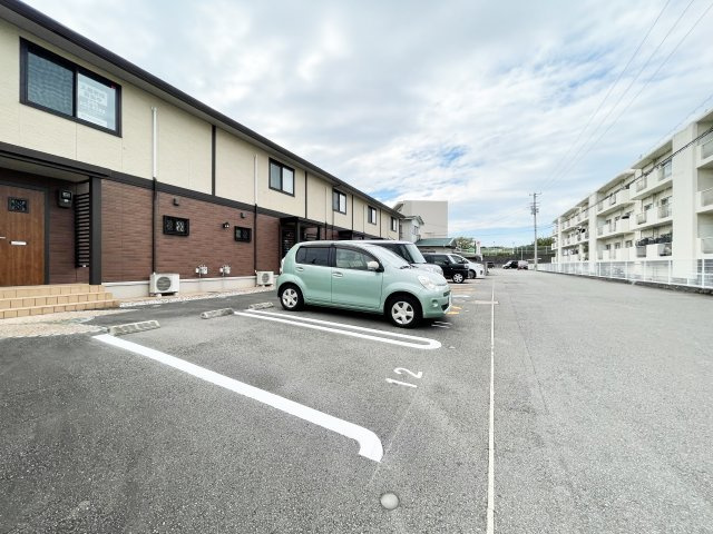 エヴァーグリーンヒルズの駐車場