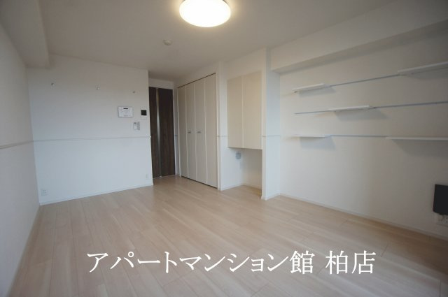 エレガントカーサⅢの居間・リビング