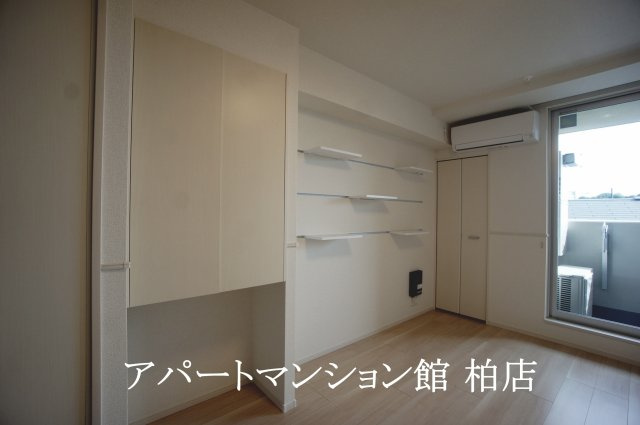 エレガントカーサⅢの居間・リビング