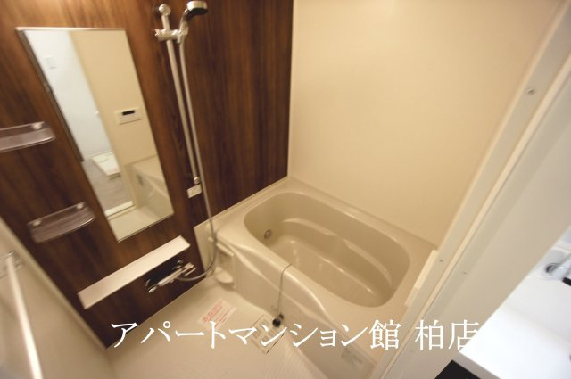 エレガントカーサⅢの浴室