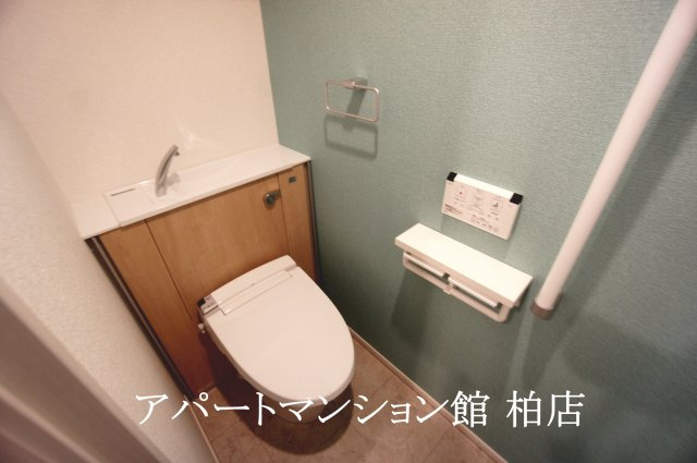 エレガントカーサⅢのトイレ