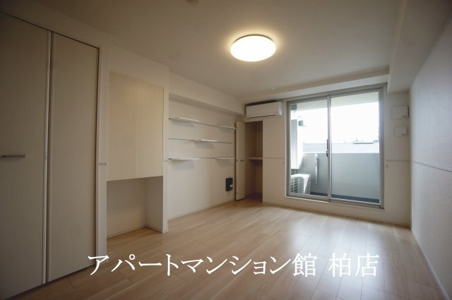 エレガントカーサⅢの居間・リビング