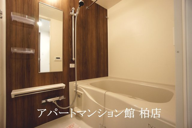 エレガントカーサⅢの浴室