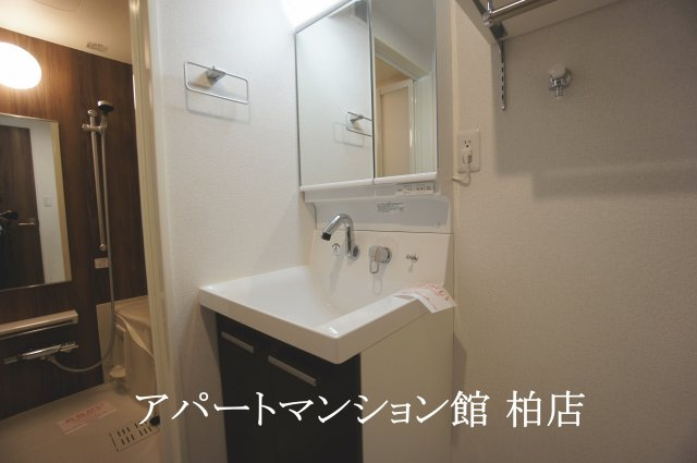 エレガントカーサⅢの独立洗面台