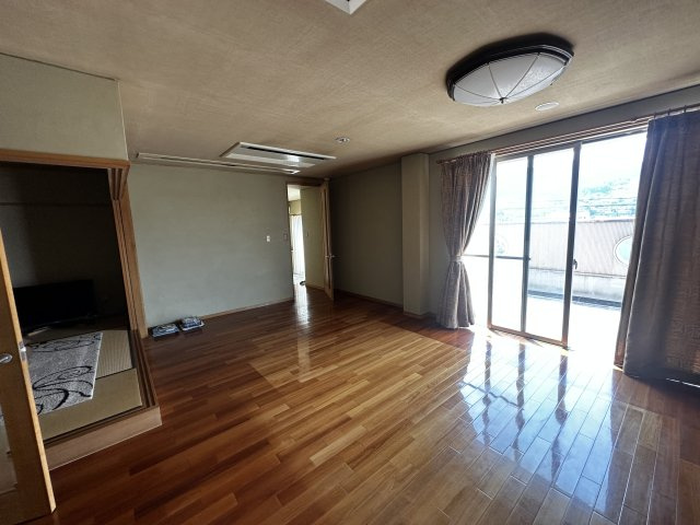 橋本市隅田町下兵庫・店付住宅・54501の居間・リビング