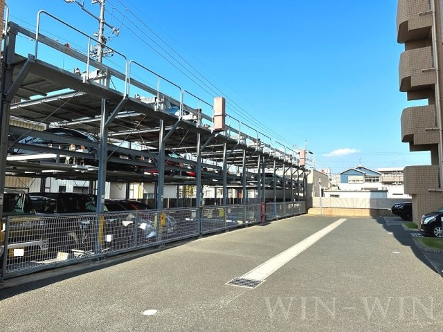 ピュアライフ潮崎の駐車場