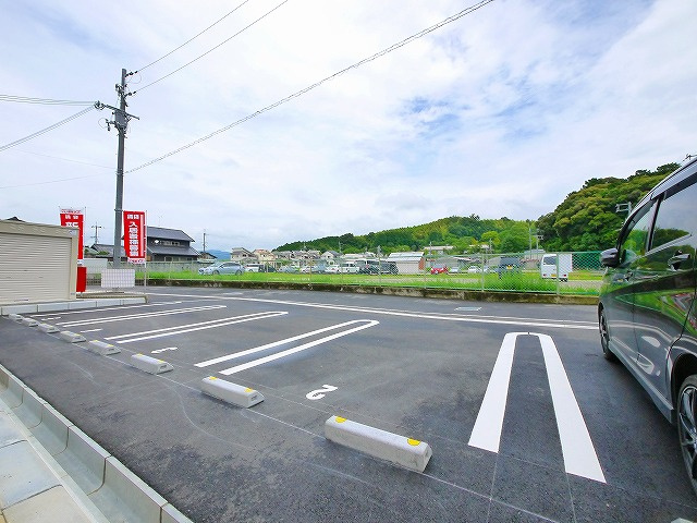シエルブルーⅠの駐車場|駐車場完備です
