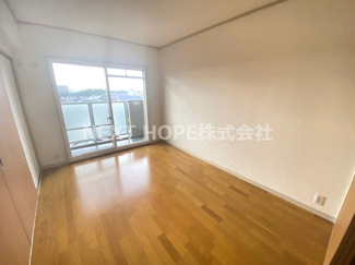 【洋室】 | カルム伊丹緑ヶ丘 | 南向きバルコニーに面した洋室6帖です♪大変明るく開放的な室内です(^^)ぜひ現地でご確認ください！お気軽にネクストホープ不動産販売までお問い合わせを！