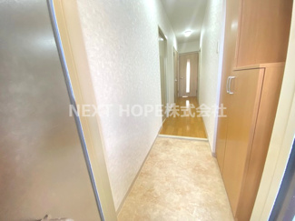 【玄関】 | カルム伊丹緑ヶ丘 | 玄関から廊下部分です♪スッキリとした印象です(^^)室内はリフォーム済みです！いつでもご内覧していただけます！お気軽にネクストホープ不動産販売までお問い合わせを！！