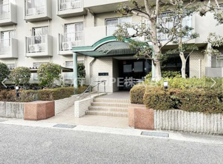 【エントランス】 | カルム伊丹緑ヶ丘 | お掃除の行き届いたエントランスです♪