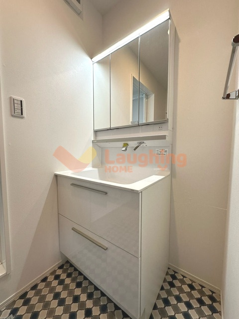 コーポアゼリアの洗面所|広い洗面スペース