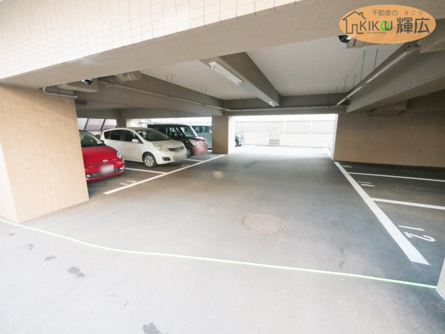 朝日プラザ佃町の駐車場