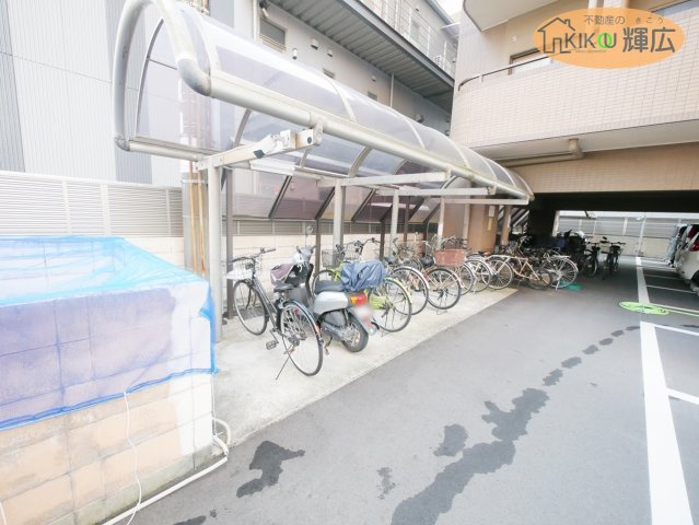朝日プラザ佃町の駐輪場