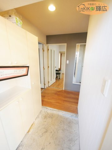 朝日プラザ佃町の玄関