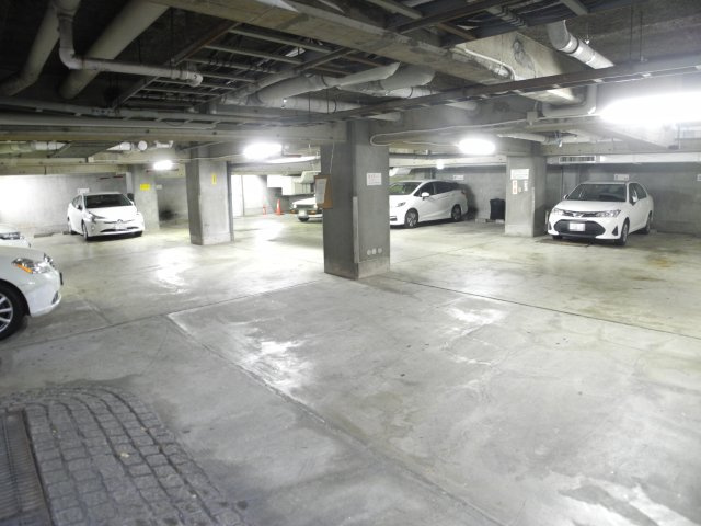 ヴェラハイツ新宿の駐車場
