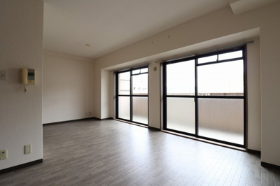 【居間・リビング】 | デイグラン鶴見EAST