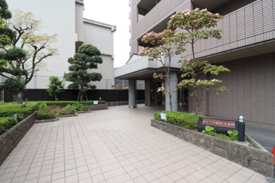 【エントランス】 | デイグラン鶴見EAST