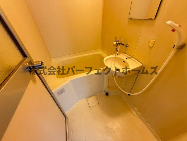 サンライズ枚方の浴室|落ち着いた空間のお風呂です