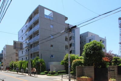 【外観】 | アーバンコート南烏山 | コンクリート打放し基調の綺麗な外観です。