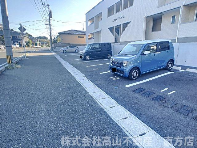 エスケイハイムの駐車場