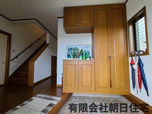 【玄関】 | 東忌部町中古戸建 | 広々とした玄関です