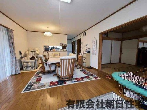 【居間・リビング】 | 東忌部町中古戸建 | おしゃれな居間です