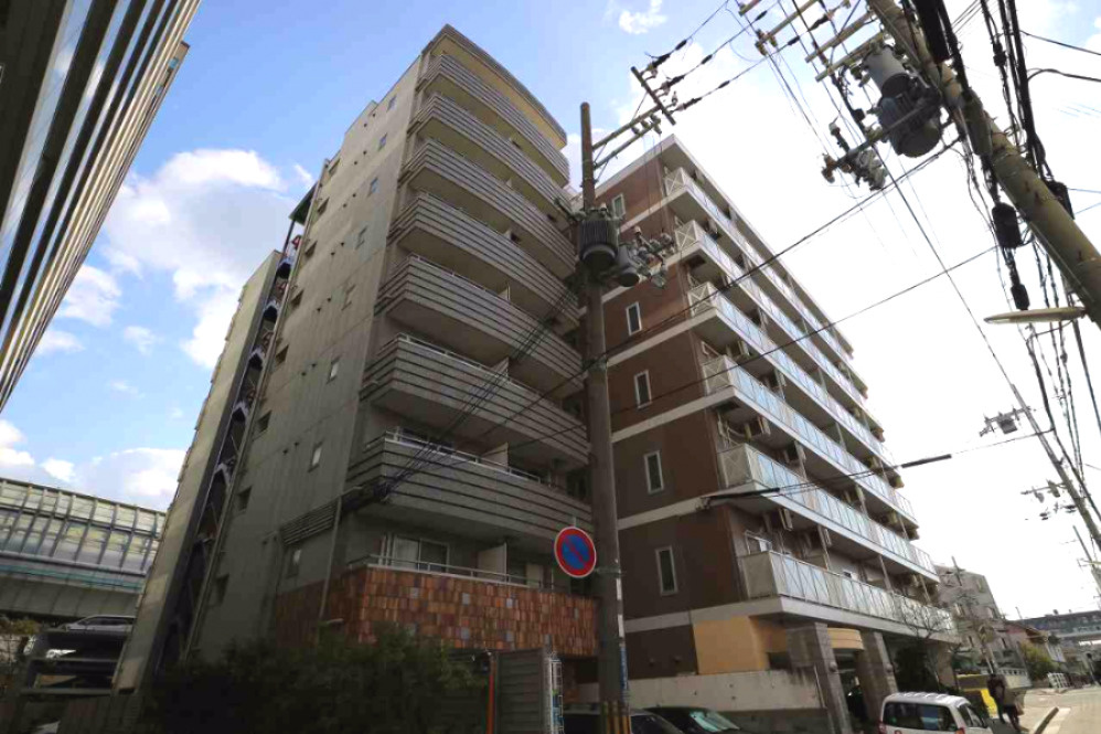 グラーツィア東灘の外観