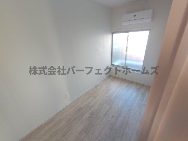 池田新町戸建て　賃貸の洋室|落ち着いた色調の洋室です