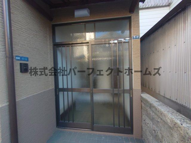 池田新町戸建て　賃貸のエントランス|清潔なエントランスです