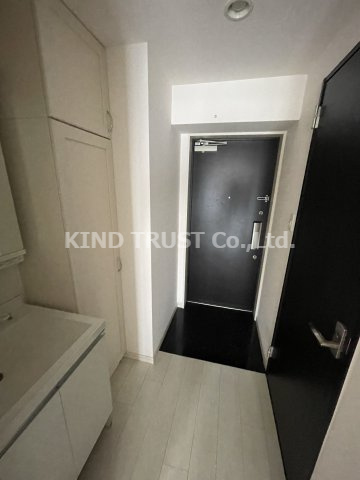 レオンコンフォート新梅田Ⅱの玄関|明るい玄関です