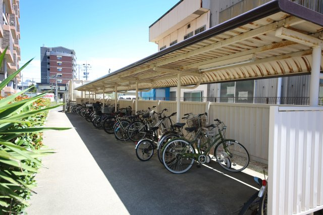 サンライズ旭のその他共用部分|駐車場があります