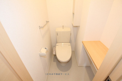 【トイレ】 | ゼファー | 清潔感のあるトイレです
ゼファー　103号室　2014/4/26撮影