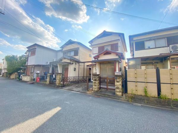 和歌山市杭ノ瀬中古戸建の前面道路含む現地写真|交通量の少ない閑静な住宅街