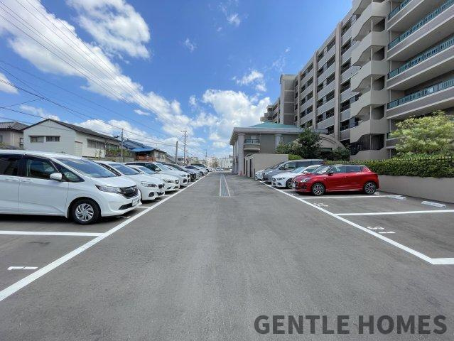 アルス長丘ウイングコートの駐車場