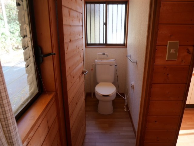 ニューパークひるが野①木造2階建のトイレ