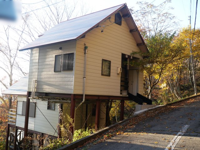 ニューパークひるが野①木造2階建の外観