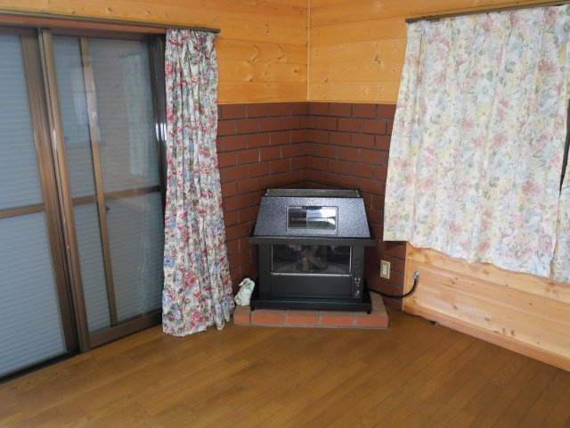 ニューパークひるが野①木造2階建の居間・リビング