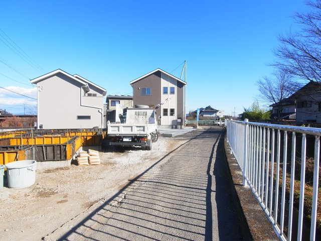 新築　高崎市寺尾町2期　Blooming　Garden　2号棟の前面道路含む現地写真|現地写真　南側接道幅員約4ｍ