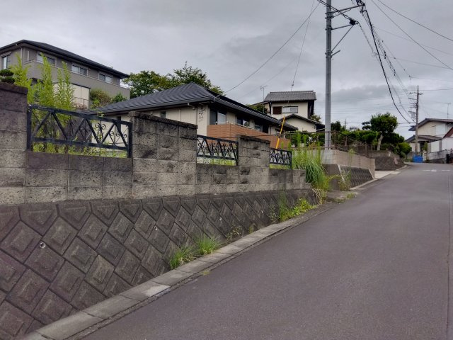 売土地　三島市光ヶ丘の前面道路含む現地写真|建築条件なし！お好きなハウスメーカーでお家が建てられます。